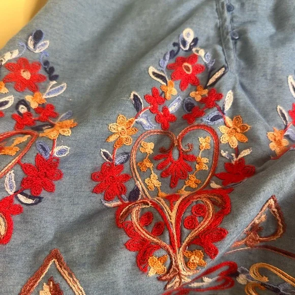 Jaase Embroidered Light Blue Bell-Sleeve Tunic size medium - Picture 10 of 11